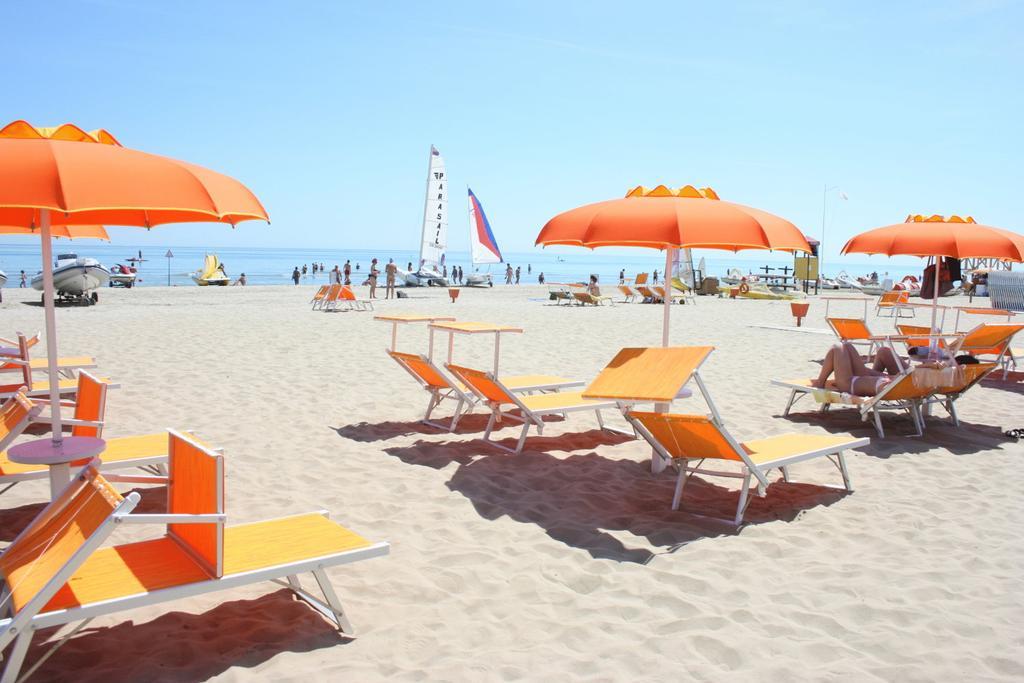 Oxford Hotel Rimini Buitenkant foto